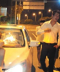 海归爆乳女醉驾 调戏交警被放行