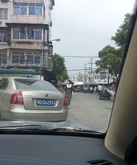 坐在垃圾街,看女人,额,,,骗分分