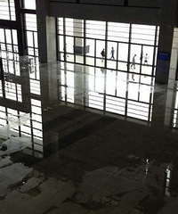 大雨后一脸狼藉的绍兴北站,这不是豆腐渣又是什么?(有图)