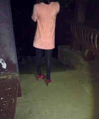 绍兴女强人,穿高跟,走山路,夜踏大禹陵