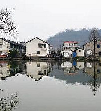 整改后的鉴湖 清澈秀美