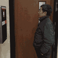 公厕黑科技:“刷脸”取厕纸