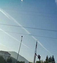 天空全是这个东西 地震云?