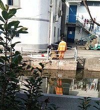 绍兴这里捞起一具尸体 警察已到