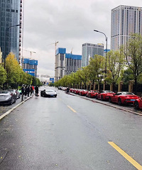 柯桥土豪结婚用上跑车、直升机