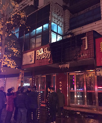 一家盼盼防盗门着火了