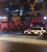 一家盼盼防盗门着火了