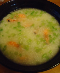 今天做了四个好吃的 砂锅虾粥*紫薯球*韩式泡菜炒饭*素锅贴