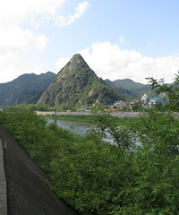 "探访庄屋散水崖瀑布 游走雁荡山西部山村"