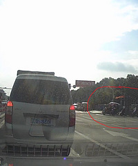 吐槽一下江口红绿灯十字路口的中国式过马路