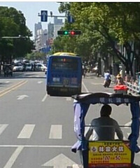 椒江中山西路海澜之家这里十几米有两个红绿灯 要拍的吗闯了一个