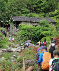 一脚踏三县,记录三十六口缸、纺车岩穿越——华峰