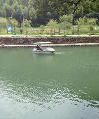 �����˼�С�� ˫��Ϫ