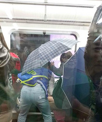 "孕妇地铁早产 双胞胎女婴不幸夭折"