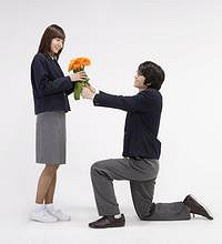 �ٵ���8��ĸ�ס����������Ǹ�·��Ů��