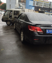 ��Ҷ�˳��ſ�������ײ