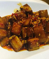 ���Թ���������ʳ�ݣ�����ͷ���õ���ź��