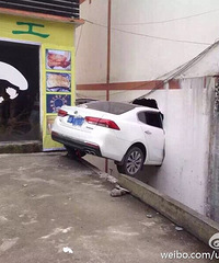 �⳵�����Ѷ�ϵ���Ը�...����Ů˾���벻��������˭