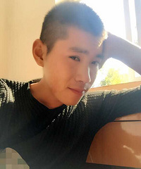 ϲ����һ��Ů�� ����ǰŮ�� �ֲ�Ը����Ϊ���Ʒ