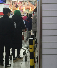 "你多久染一次头发,你喜欢染什么颜色呢……"
