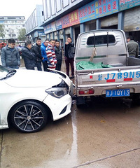 ���ƶ�û�Ͼ�ײ��  ����˭������