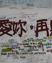 ������У������