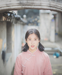 民国少女 , 带 你 钻 楚 门 小 巷