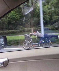 ����������