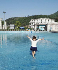 �ڼ�С����������ɽ֮��