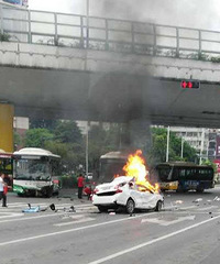 Ů˾�����ŵ�ɲ����ײ2������������