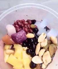 "这个烧仙草味道超赞的里面有紫薯、芋头、南"