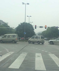 ����·�ں���ܵ�ͷ��