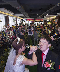 ����10�� 90��С��ӭȢ��Ѫ��Ů��