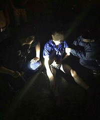 ��ҹ��ͷ��һ�����˵Ļư�������������������