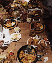 �Գ���ͥ�۲͵ĸϽ�