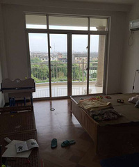 �з����⣺����С�������׷��ݳ��⣬�½���