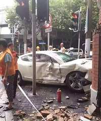 ��̨�ݵı������Ϻ�ײ������