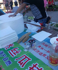 "放两个丝瓜壳就说纯天然做的,你信吗?"