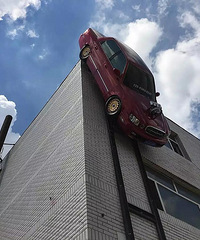 ���Ӱѽγ�������3��¥ǽ�� ���˴��۽�