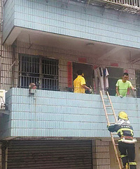 ����С���ӳ���𳡣��ȳ�̱������