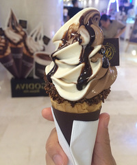 �����ײ�ĳ��˸��ߴ��ϵı����