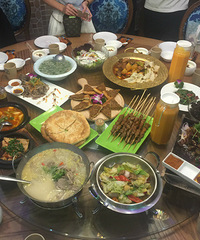 �۱��������ԣ�һ��������ɽ�ĺ��֮�� ÿ���˶���Ȧ�ɵ�