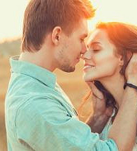 ����������8����������ÿ����ƽ��������Ǯ��