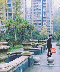 穿着婚纱去旅游