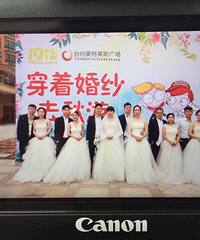 「台州奥特莱斯广场穿着婚纱去秋游+一身轻奢纯白,一世白头相守
