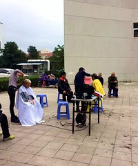 ������ͷ��ʼ��������������Ƚ����С�