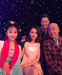 �����ӵ�̨����Ů