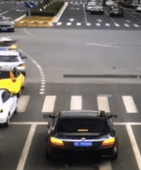 ���۸��᡿3������Ů�������ִ���Ʊ��γ�ײ�ɣ��γ��ø�����