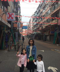 庙街、重庆大厦  香港不少睡大街的