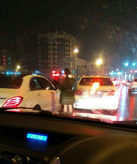 �����ϡ�һ���������ӱ�����ֱ��ײ��